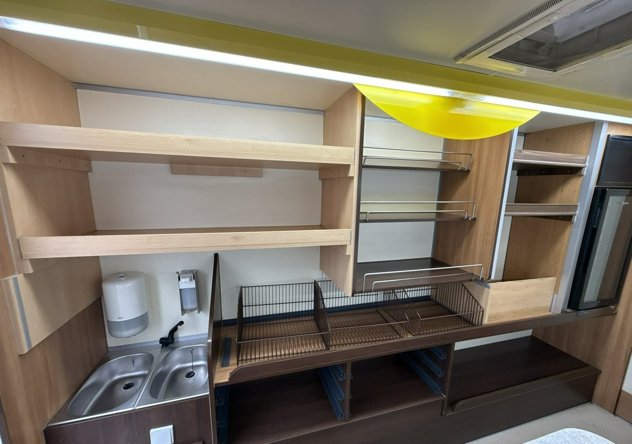 Renault Master Autosklep piec Sklep bar Gastronomiczny Food Truck Foodtruck Borco20 - Autorulota comerciala: Foto 4 Renault Master Autosklep piec Sklep bar Gastronomiczny Food Truck Foodtruck Borco20 - Autorulota comerciala: Foto 4