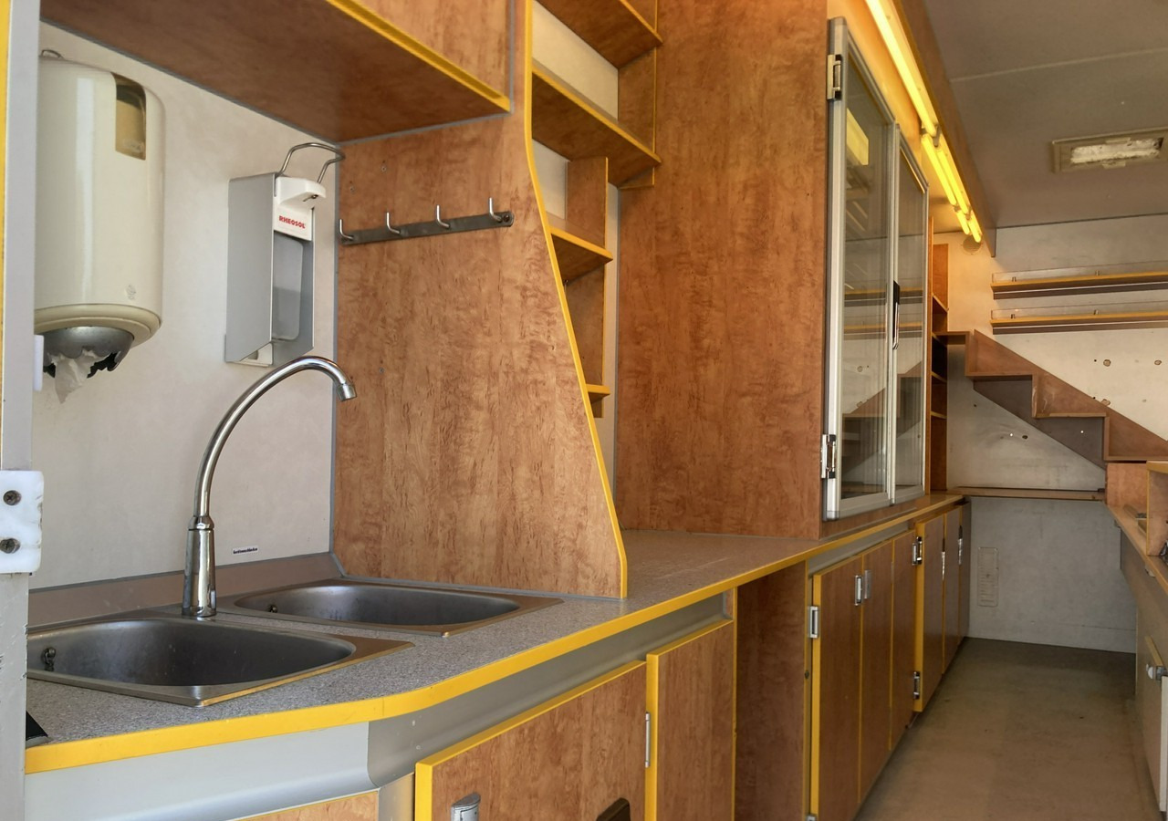 Autorulota comerciala Renault Master Autosklep wędlin sklep bar Gastronomiczny Food Truck Foodtruck Borco: Foto 9