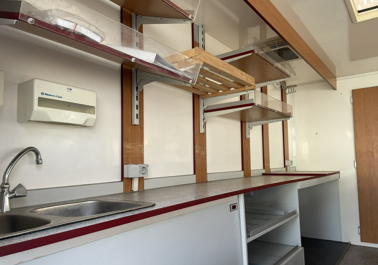 Renault Master Master Autosklep Gastronomiczny Food Truck Foodtruck Sklep bar 2009 - Autorulota comerciala: Foto 4 Renault Master Master Autosklep Gastronomiczny Food Truck Foodtruck Sklep bar 2009 - Autorulota comerciala: Foto 4