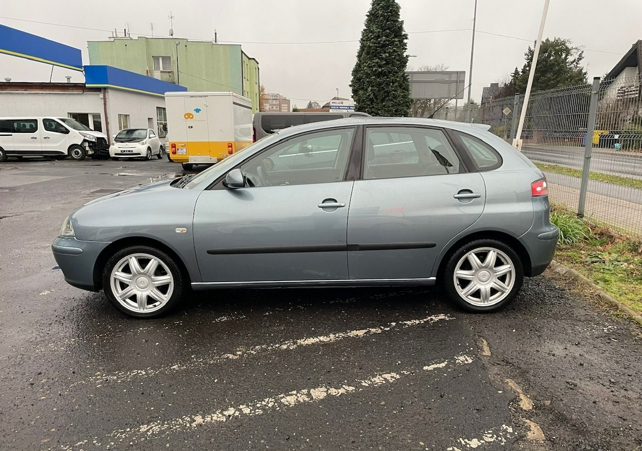 SEAT Ibiza IV 1,4 16V 75KM Sport Edition 1właściciel Klimatronik Alufelgi 2006 - Hatchback: Foto 2 SEAT Ibiza IV 1,4 16V 75KM Sport Edition 1właściciel Klimatronik Alufelgi 2006 - Hatchback: Foto 2
