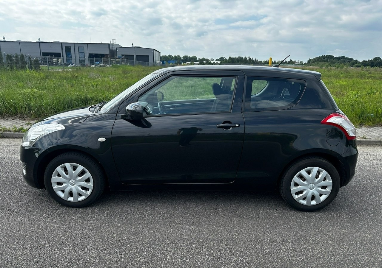 Suzuki Swift V Suzuki Swift 1.2-94KM Klima Model 2012 - Hatchback: Foto 2 Suzuki Swift V Suzuki Swift 1.2-94KM Klima Model 2012 - Hatchback: Foto 2