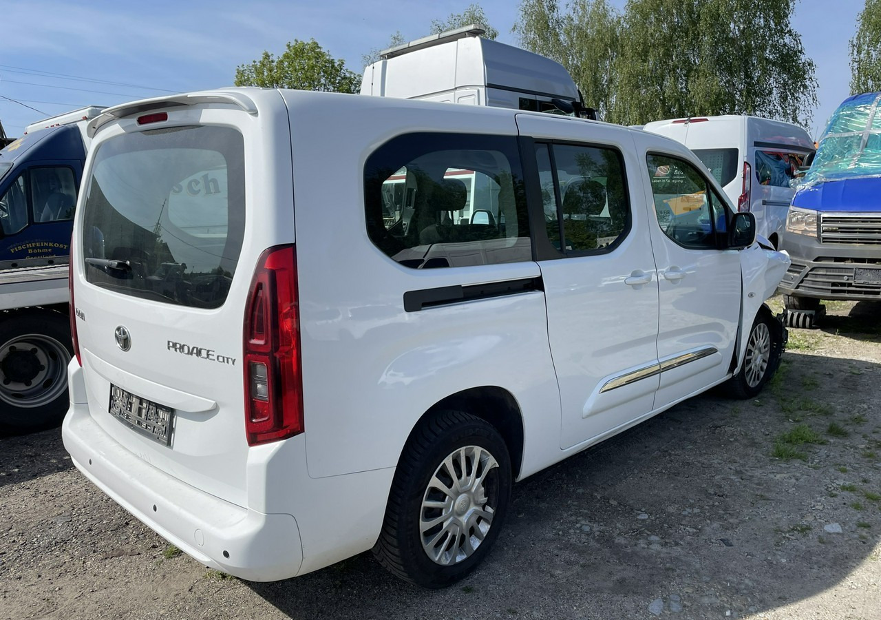 Toyota ProAce Proace City Verso Toyota Proace City Verso Long 1.5 D-4D Business 2021Salon - Automobil: Foto 2 Toyota ProAce Proace City Verso Toyota Proace City Verso Long 1.5 D-4D Business 2021Salon - Automobil: Foto 2