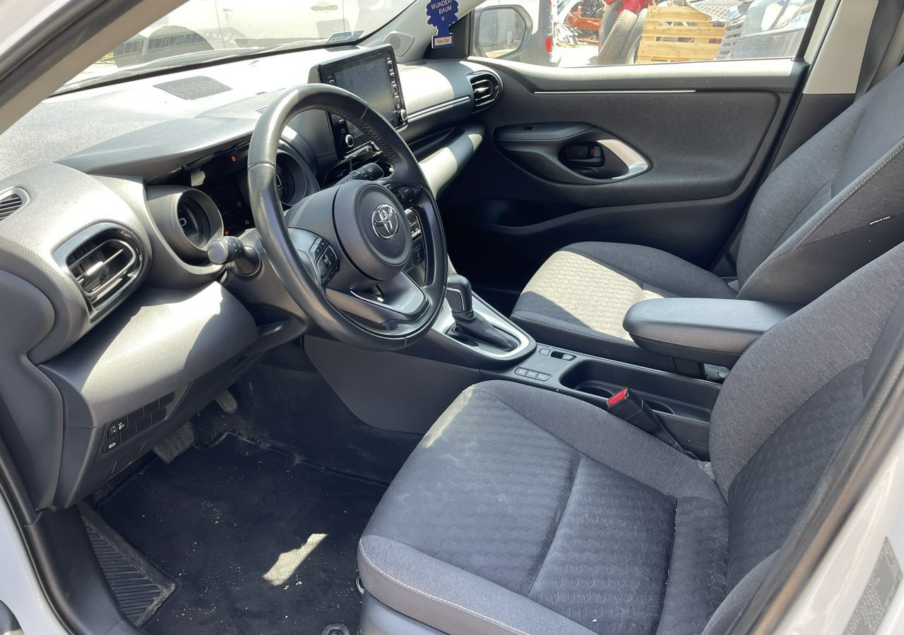 Toyota Yaris IV Toyota Yaris Hybrid 1.5 Active Salon PL 2023 FV 23% - Hatchback: Foto 3 Toyota Yaris IV Toyota Yaris Hybrid 1.5 Active Salon PL 2023 FV 23% - Hatchback: Foto 3