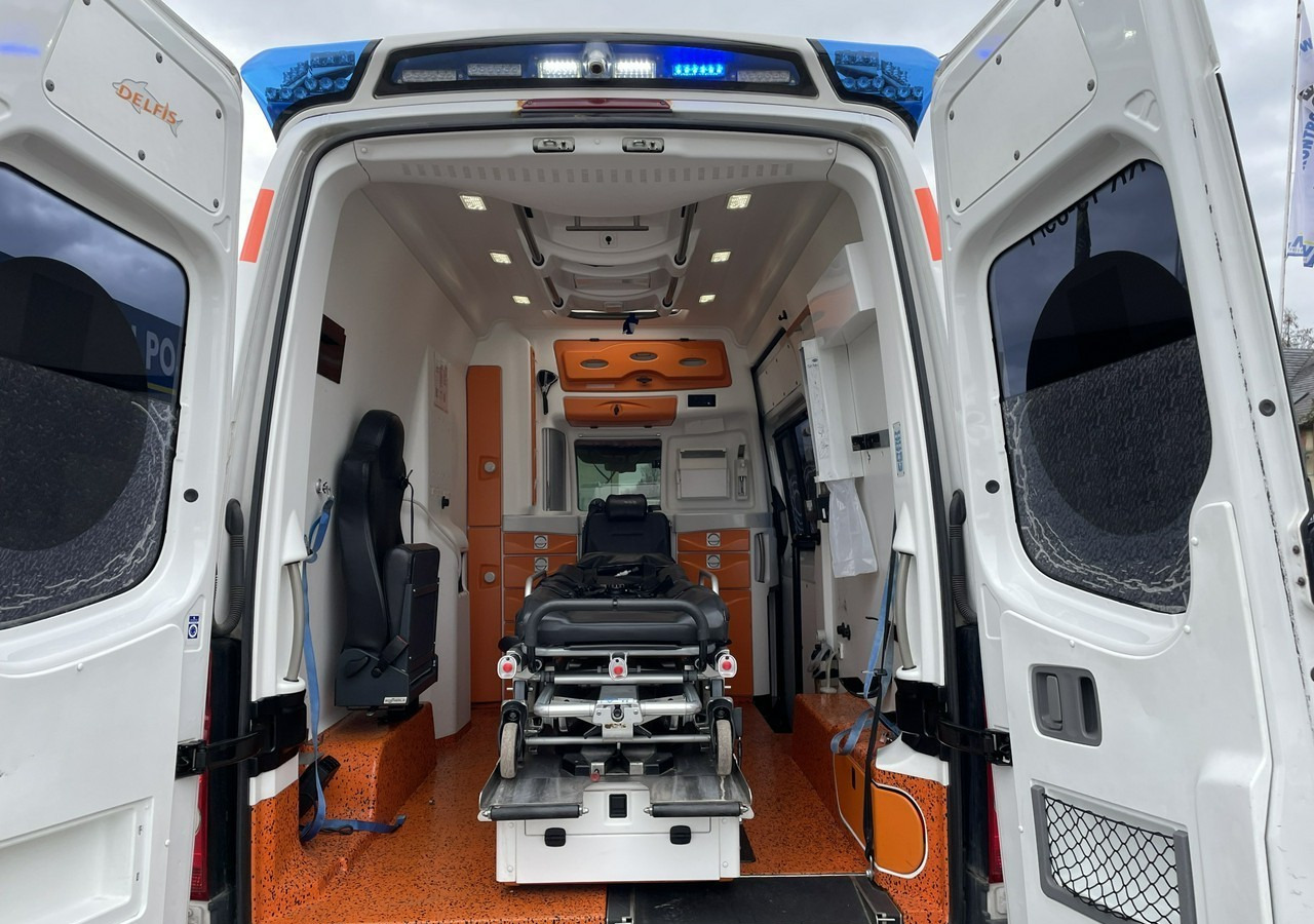 Volkswagen Crafter Crafter 2.0-163KM Karetka Ambulans Wyposażony Model 2016 - Ambulanță: Foto 3 Volkswagen Crafter Crafter 2.0-163KM Karetka Ambulans Wyposażony Model 2016 - Ambulanță: Foto 3