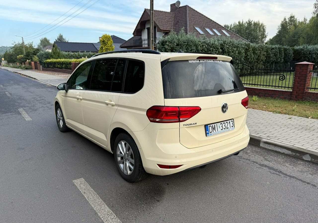 Volkswagen Touran III 2.0 TDI DSG 120 KM Automat 7osobowy Klima Skóra Full Serwis 2020 - Mașină break: Foto 4 Volkswagen Touran III 2.0 TDI DSG 120 KM Automat 7osobowy Klima Skóra Full Serwis 2020 - Mașină break: Foto 4