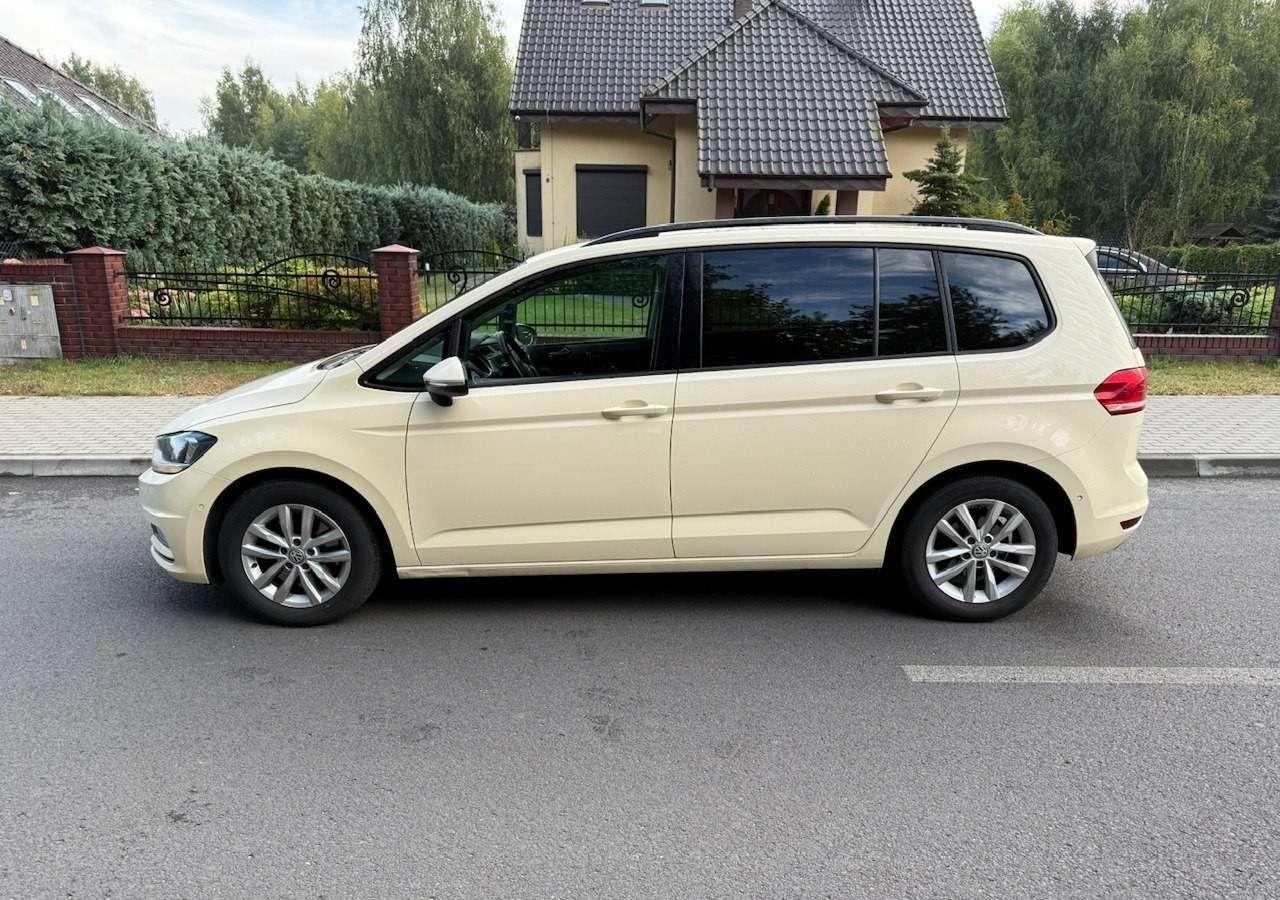 Volkswagen Touran III 2.0 TDI DSG 120 KM Automat 7osobowy Klima Skóra Full Serwis 2020 - Mașină break: Foto 5 Volkswagen Touran III 2.0 TDI DSG 120 KM Automat 7osobowy Klima Skóra Full Serwis 2020 - Mașină break: Foto 5