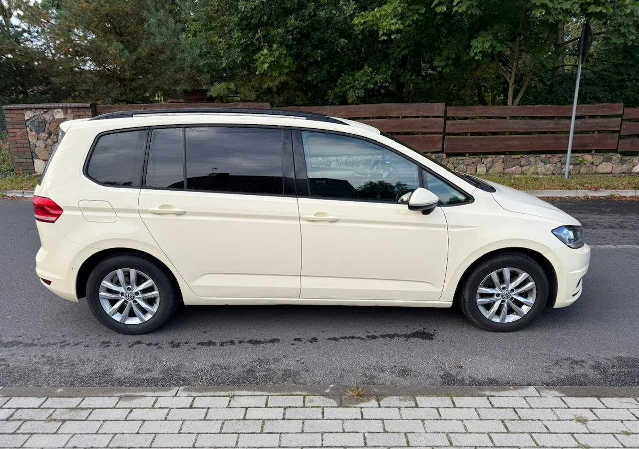 Volkswagen Touran III 2.0 TDI DSG 120 KM Automat 7osobowy Klima Skóra Full Serwis 2020 - Mașină break: Foto 2 Volkswagen Touran III 2.0 TDI DSG 120 KM Automat 7osobowy Klima Skóra Full Serwis 2020 - Mașină break: Foto 2