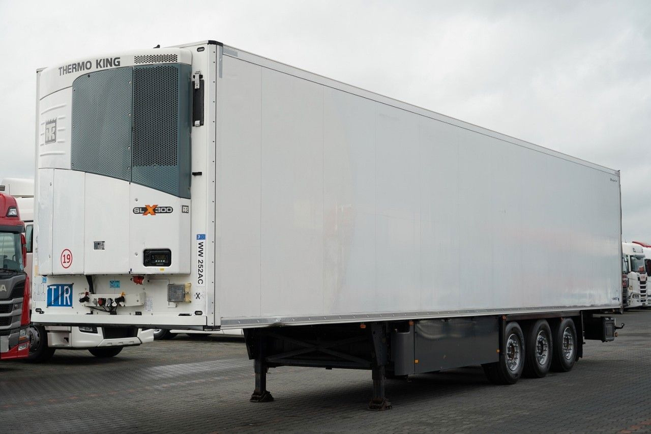 Schmitz Cargobull CHŁODNIA / THERMO KING SLX 300 / HAKÓWKA / HAKOW - Semiremorcă frigider: Foto 2 Schmitz Cargobull CHŁODNIA / THERMO KING SLX 300 / HAKÓWKA / HAKOW - Semiremorcă frigider: Foto 2
