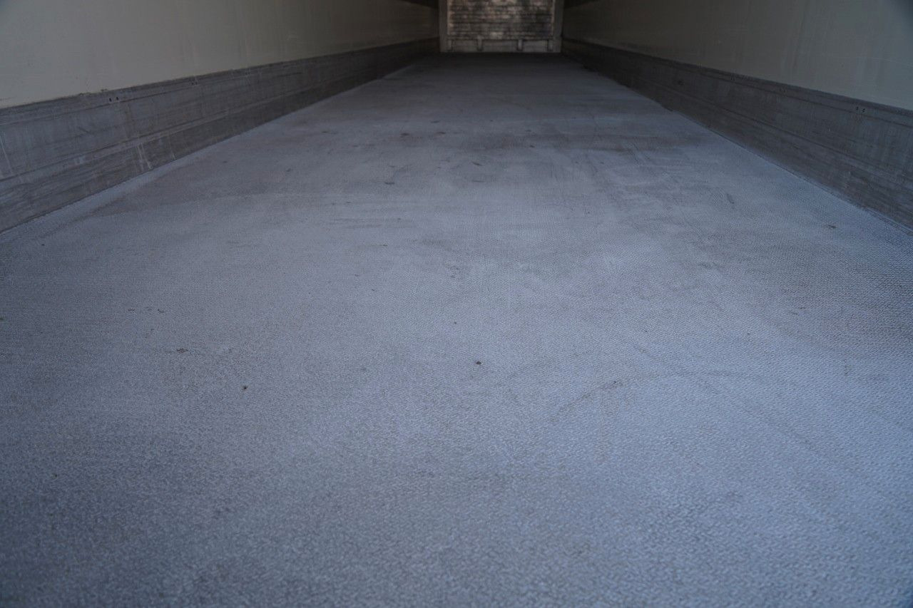 Semiremorcă frigider Schmitz Cargobull / CHŁODNIA / THERMO KING SLX 300 / HAKÓWKA / OŚ: Foto 13 Semiremorcă frigider Schmitz Cargobull / CHŁODNIA / THERMO KING SLX 300 / HAKÓWKA / OŚ: Foto 13