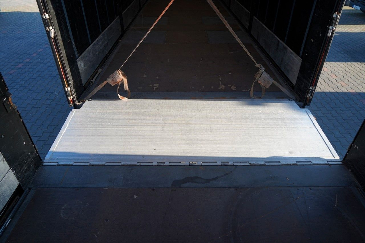 Camion cu prelată Volvo FH 460 / ZESTAW TANDEM / 120 M3 / PRZEJAZDOWY /: Foto 22 Camion cu prelată Volvo FH 460 / ZESTAW TANDEM / 120 M3 / PRZEJAZDOWY /: Foto 22