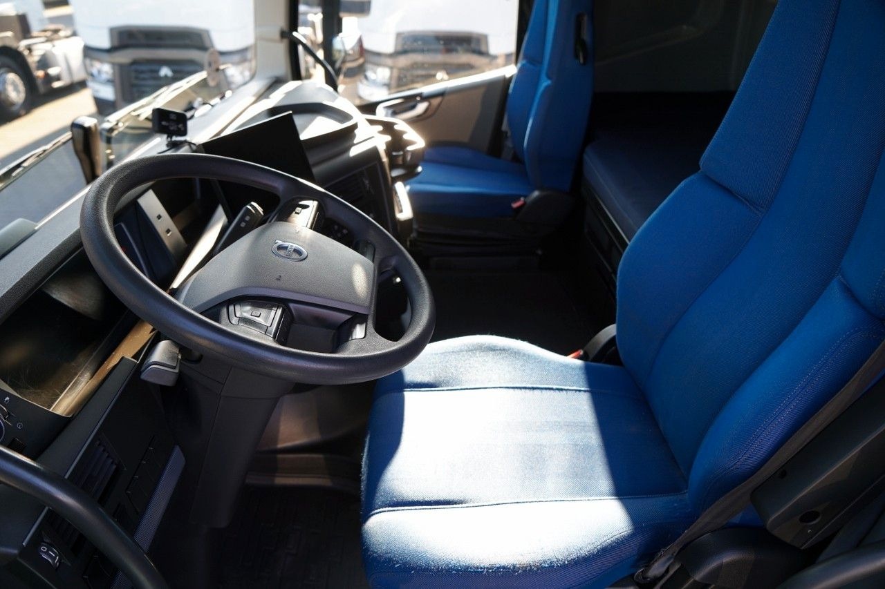 Camion cu prelată Volvo FH 460 / ZESTAW TANDEM / 120 M3 / PRZEJAZDOWY /: Foto 36 Camion cu prelată Volvo FH 460 / ZESTAW TANDEM / 120 M3 / PRZEJAZDOWY /: Foto 36