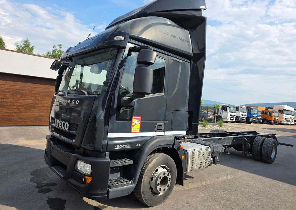 Iveco EUROCARGO 160E28 RAMA DO ZABUDOWY/ LAWETA / MANUAL / - Camion şasiu: Foto 3 Iveco EUROCARGO 160E28 RAMA DO ZABUDOWY/ LAWETA / MANUAL / - Camion şasiu: Foto 3
