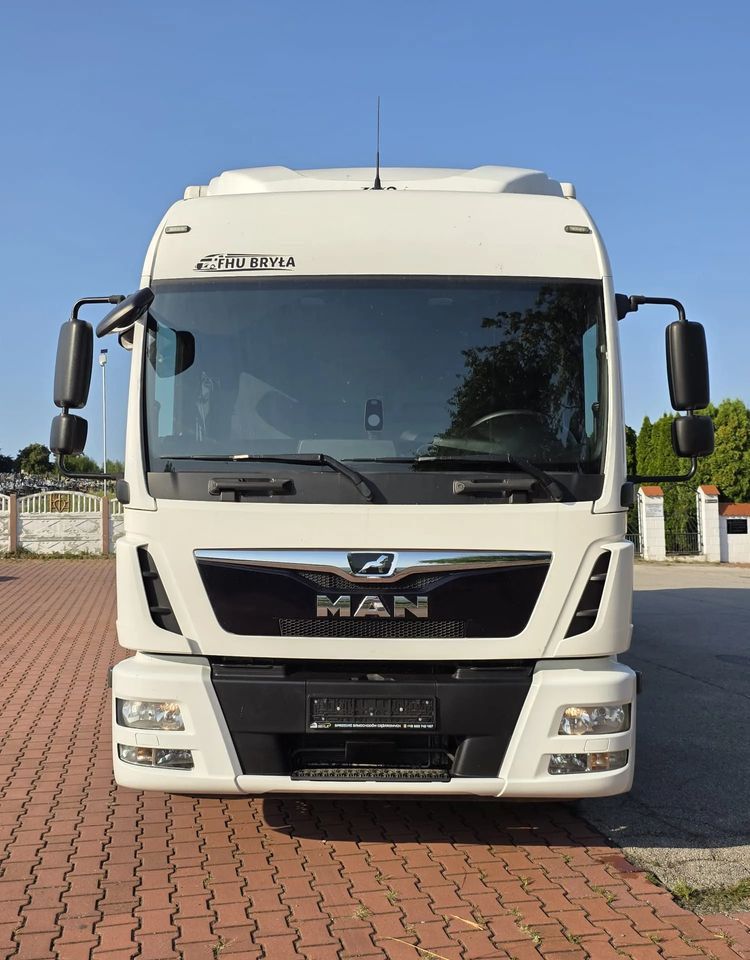 MAN TGL 12.250 / KONTENER / IZOTERMA / WINDA / 2019R / EURO 6 / PEŁEN SERWIS / 6 TON ŁADOWNOŚĆ / SPROWADZONY / ZADBANY / JAK NOWY / KSIĄŻKA SERWISOWA / E6 / 17 PALET - Camion furgon: Foto 3 MAN TGL 12.250 / KONTENER / IZOTERMA / WINDA / 2019R / EURO 6 / PEŁEN SERWIS / 6 TON ŁADOWNOŚĆ / SPROWADZONY / ZADBANY / JAK NOWY / KSIĄŻKA SERWISOWA / E6 / 17 PALET - Camion furgon: Foto 3