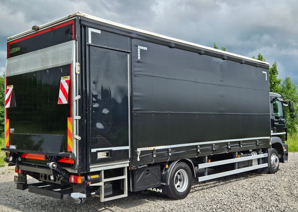 MAN TGM 12.290/15.290/E6/FIRANKA/BOCZNE DRZWI/BURTO-FIRANKA/18PALET/WINDA/NISKI PRZEBIEG/2018/CAŁY NA PODUSZKACH/SERWISOWANY - Camion cu prelată: Foto 3 MAN TGM 12.290/15.290/E6/FIRANKA/BOCZNE DRZWI/BURTO-FIRANKA/18PALET/WINDA/NISKI PRZEBIEG/2018/CAŁY NA PODUSZKACH/SERWISOWANY - Camion cu prelată: Foto 3