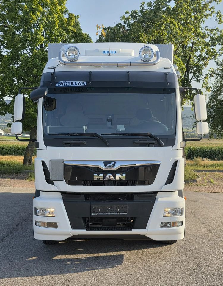 MAN TGM 15.290 / BURTO-FIRANKA / CAŁY NA PODUSZKACH /KLIMA POSTOJOWA / 2018R / NISKI PRZEBIEG / 18 PALET / E6 / JAK NOWY / WINDA / - Camion cu prelată: Foto 3 MAN TGM 15.290 / BURTO-FIRANKA / CAŁY NA PODUSZKACH /KLIMA POSTOJOWA / 2018R / NISKI PRZEBIEG / 18 PALET / E6 / JAK NOWY / WINDA / - Camion cu prelată: Foto 3