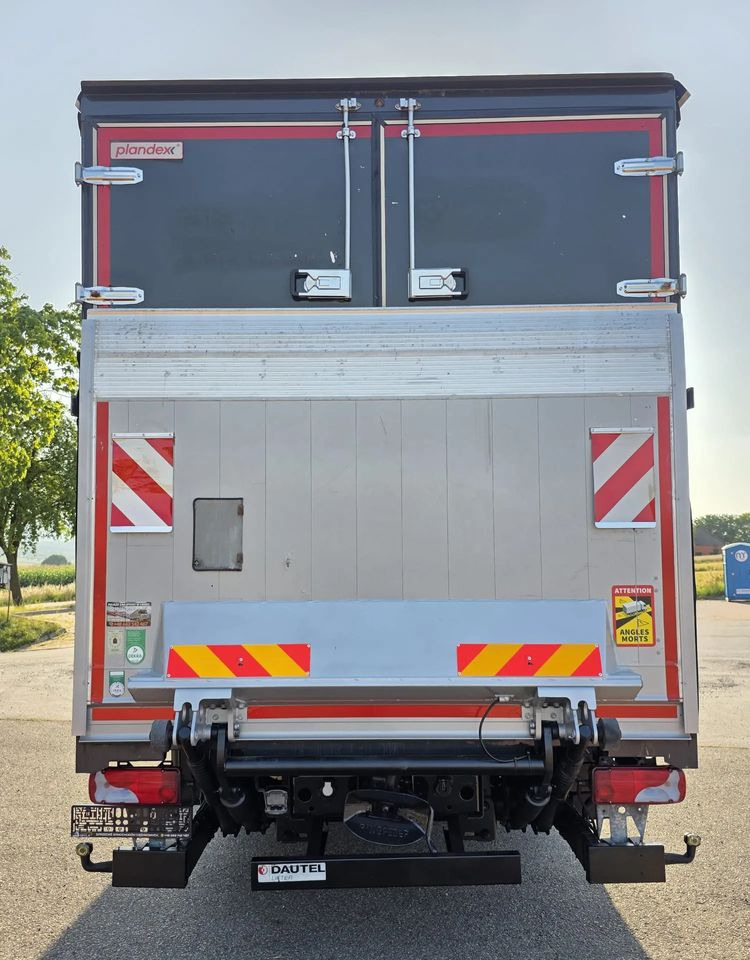 MAN TGM 15.290 / BURTO-FIRANKA / CAŁY NA PODUSZKACH /KLIMA POSTOJOWA / 2018R / NISKI PRZEBIEG / 18 PALET / E6 / JAK NOWY / WINDA / - Camion cu prelată: Foto 5 MAN TGM 15.290 / BURTO-FIRANKA / CAŁY NA PODUSZKACH /KLIMA POSTOJOWA / 2018R / NISKI PRZEBIEG / 18 PALET / E6 / JAK NOWY / WINDA / - Camion cu prelată: Foto 5