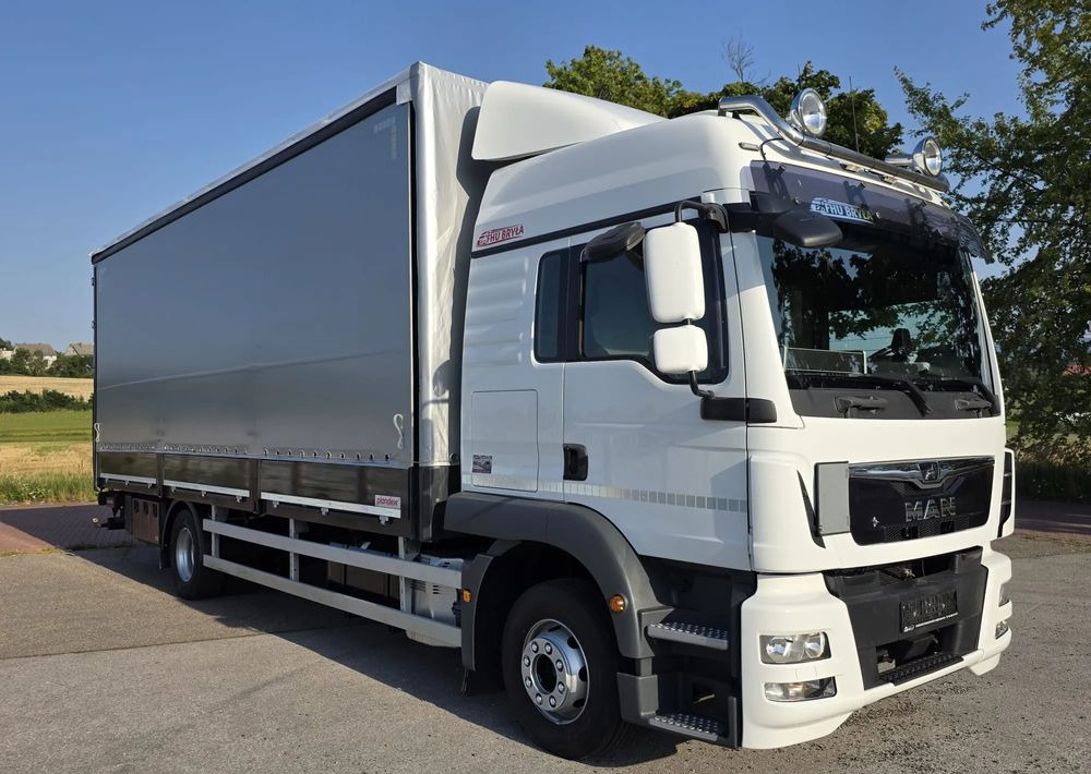 MAN TGM 15.290 / BURTO-FIRANKA / CAŁY NA PODUSZKACH /KLIMA POSTOJOWA / 2018R / NISKI PRZEBIEG / 18 PALET / E6 / JAK NOWY / WINDA / - Camion cu prelată: Foto 2 MAN TGM 15.290 / BURTO-FIRANKA / CAŁY NA PODUSZKACH /KLIMA POSTOJOWA / 2018R / NISKI PRZEBIEG / 18 PALET / E6 / JAK NOWY / WINDA / - Camion cu prelată: Foto 2
