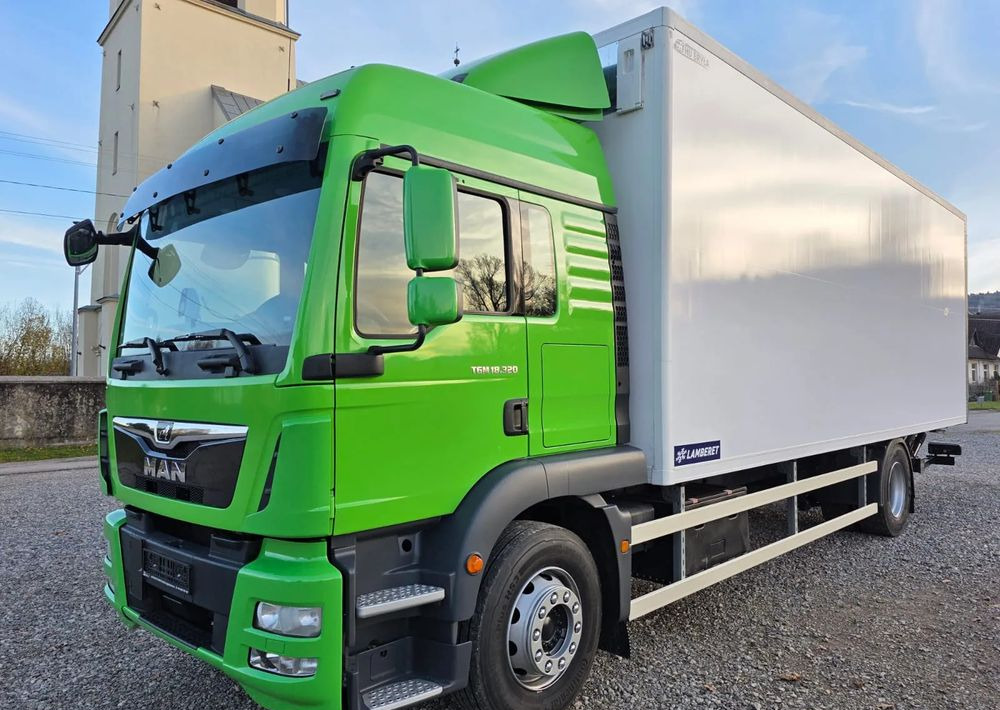 MAN TGM 18.320 / 18.290 / 15.290 / IZOTERMA / WINDA / 19PALET / E6 / 08.2018 / LIFT / SPROWADZONY / AUTOMAT / SYPIALKA / PIERWSZY WŁAŚCICIEL / BOCZNE DRZWI / STAN BARDZO DOBRY - Camion frigider: Foto 2 MAN TGM 18.320 / 18.290 / 15.290 / IZOTERMA / WINDA / 19PALET / E6 / 08.2018 / LIFT / SPROWADZONY / AUTOMAT / SYPIALKA / PIERWSZY WŁAŚCICIEL / BOCZNE DRZWI / STAN BARDZO DOBRY - Camion frigider: Foto 2