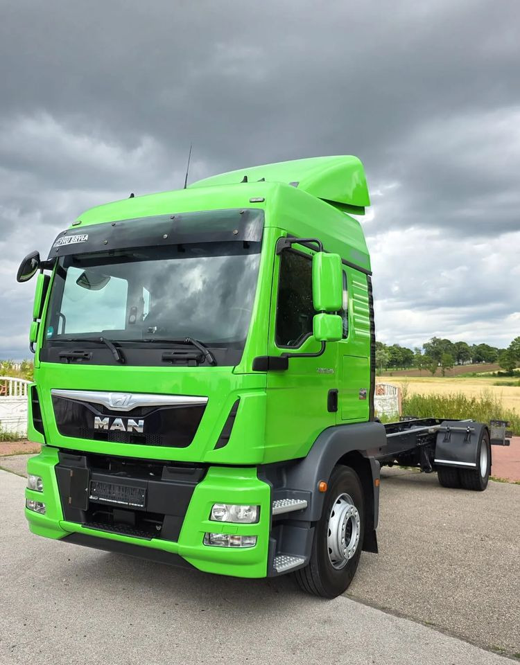 MAN TGM 18.340 / 18.290 / E6 / NISKI PRZEBIEG / 2016 / SERWISOWANY / ROZSTAW OSI 5.7M / RAMA DO ZABUDOWY / SYPIALKA / STAN BARDZO DOBRY / AUTOMAT - Camion cu prelată: Foto 1 MAN TGM 18.340 / 18.290 / E6 / NISKI PRZEBIEG / 2016 / SERWISOWANY / ROZSTAW OSI 5.7M / RAMA DO ZABUDOWY / SYPIALKA / STAN BARDZO DOBRY / AUTOMAT - Camion cu prelată: Foto 1