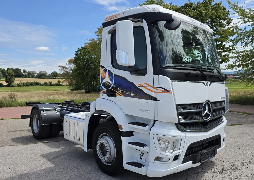 Mercedes-Benz ANTOS 1827 / ATEGO / ACTROS / E6 / ROZSTAW OSI 3.75M / WYWROT / BECZKA / UTRZYMANIE DRÓG / HAKOWIEC / SPROWADZONY / PIERWSZY WŁAŚCICIEL / STAN BDB - Camion şasiu: Foto 2 Mercedes-Benz ANTOS 1827 / ATEGO / ACTROS / E6 / ROZSTAW OSI 3.75M / WYWROT / BECZKA / UTRZYMANIE DRÓG / HAKOWIEC / SPROWADZONY / PIERWSZY WŁAŚCICIEL / STAN BDB - Camion şasiu: Foto 2
