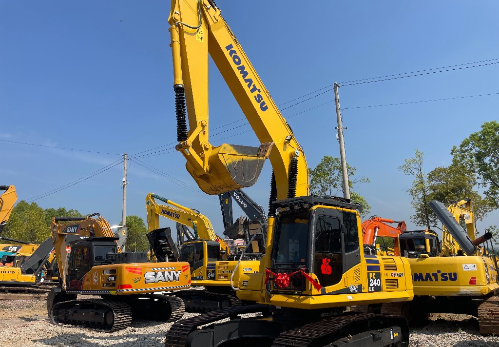 Komatsu PC 240 PC220 PC240-8 - Excavator pe şenile: Foto 3 Komatsu PC 240 PC220 PC240-8 - Excavator pe şenile: Foto 3