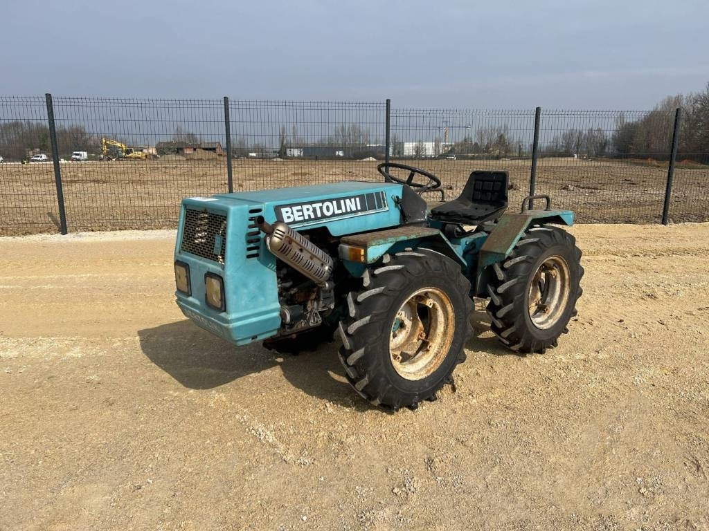 Bertolini 2033 - Tractor agricol: Foto 1 Bertolini 2033 - Tractor agricol: Foto 1