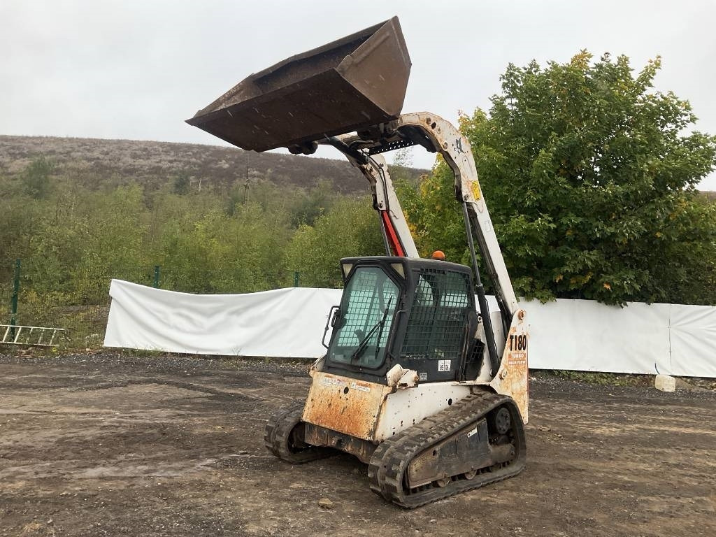 Bobcat T 180 - Mini încărcător: Foto 2 Bobcat T 180 - Mini încărcător: Foto 2