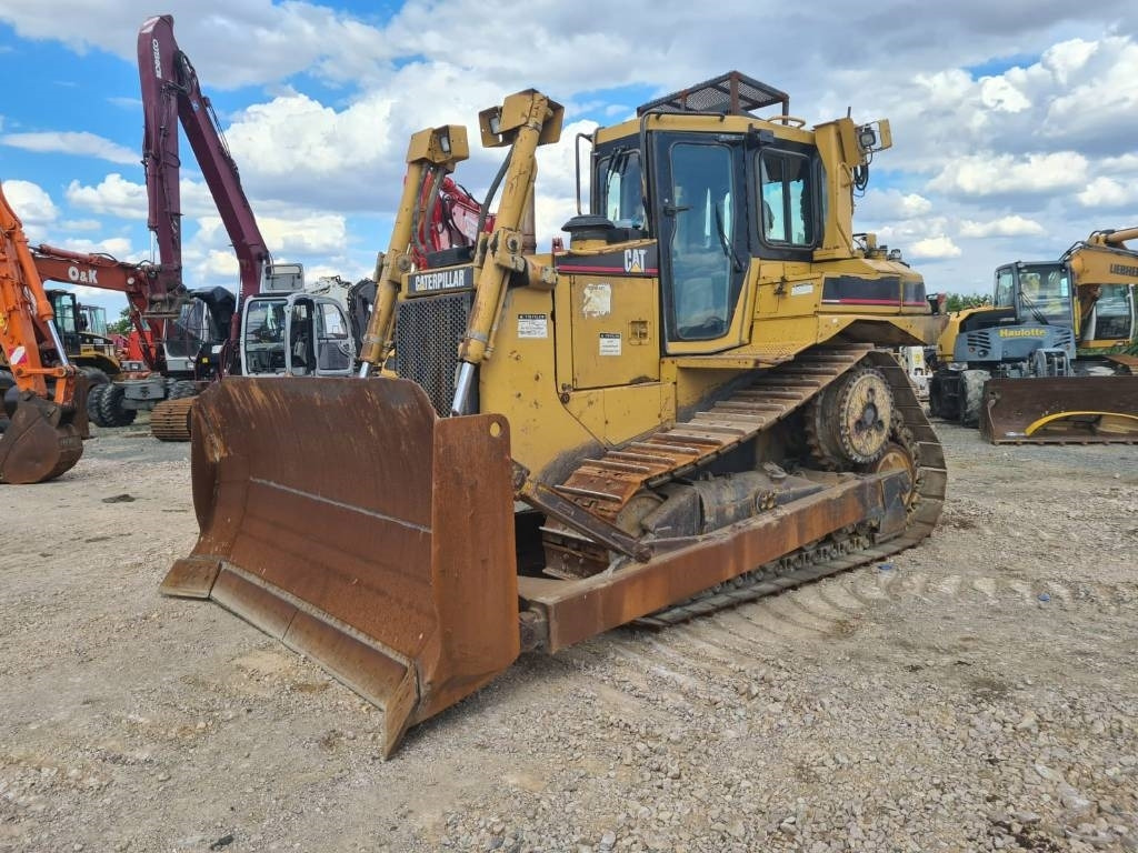 CAT D 6 R III - Buldozer: Foto 1 CAT D 6 R III - Buldozer: Foto 1