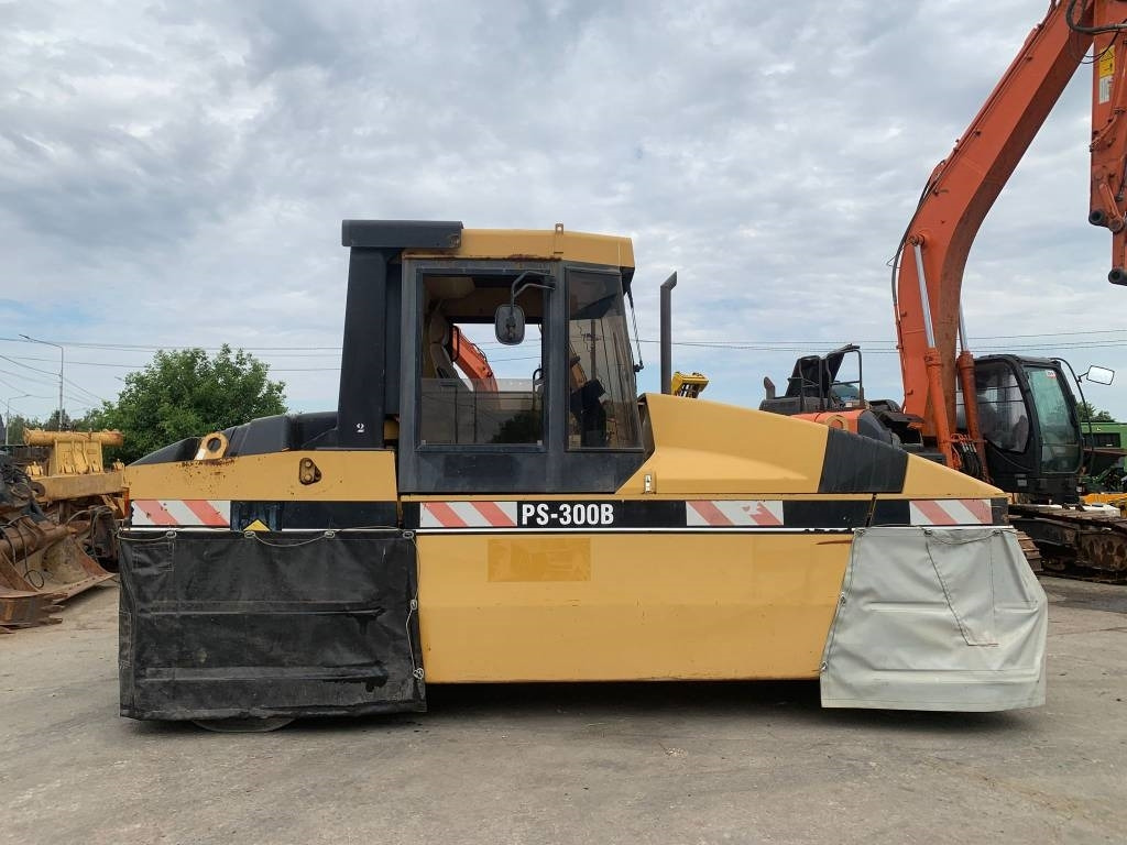 CAT PS 300 B - Compactor cu pneuri: Foto 3 CAT PS 300 B - Compactor cu pneuri: Foto 3