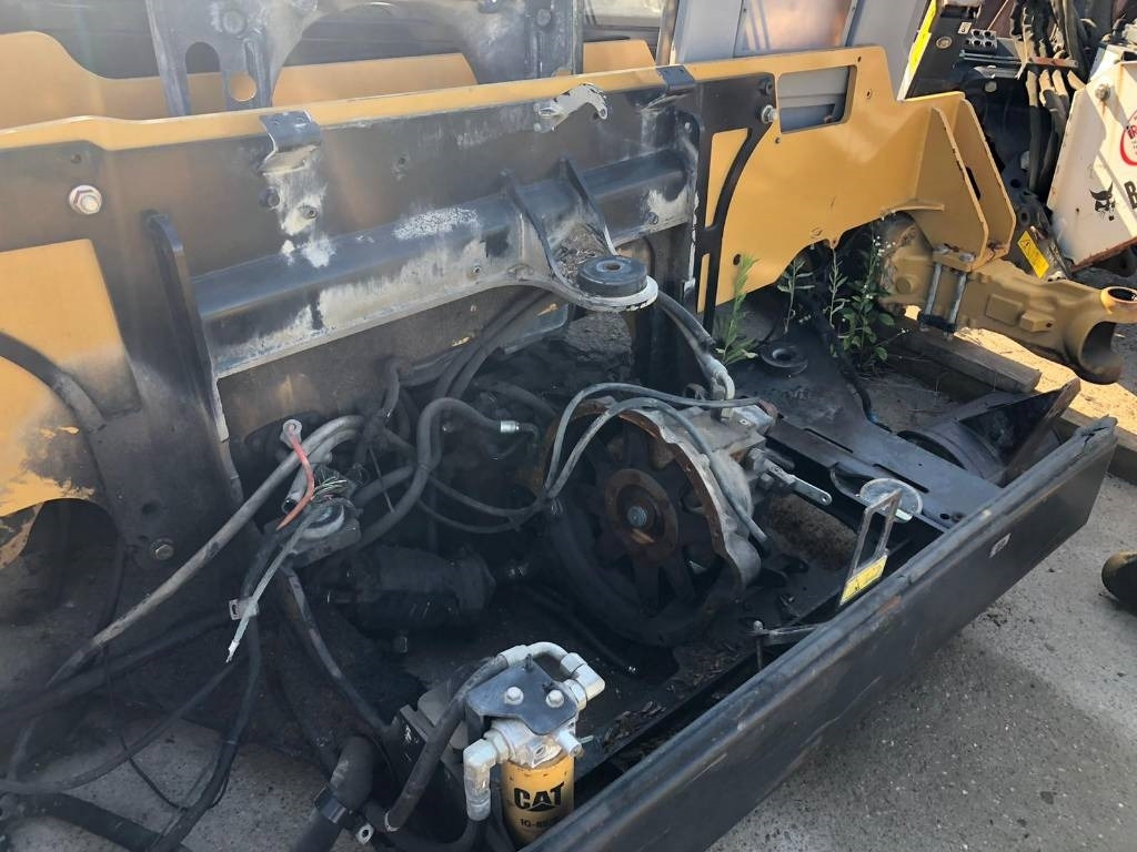 CAT TH 220 B FOR PARTS - Stivuitor telescopic: Foto 5 CAT TH 220 B FOR PARTS - Stivuitor telescopic: Foto 5