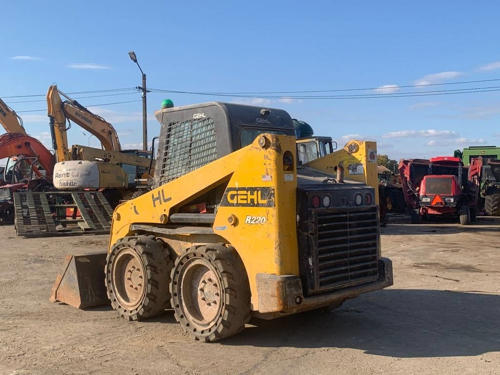 Gehl R 220 - Mini încărcător: Foto 3 Gehl R 220 - Mini încărcător: Foto 3