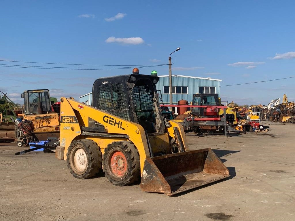 Gehl R 220 - Mini încărcător: Foto 4 Gehl R 220 - Mini încărcător: Foto 4