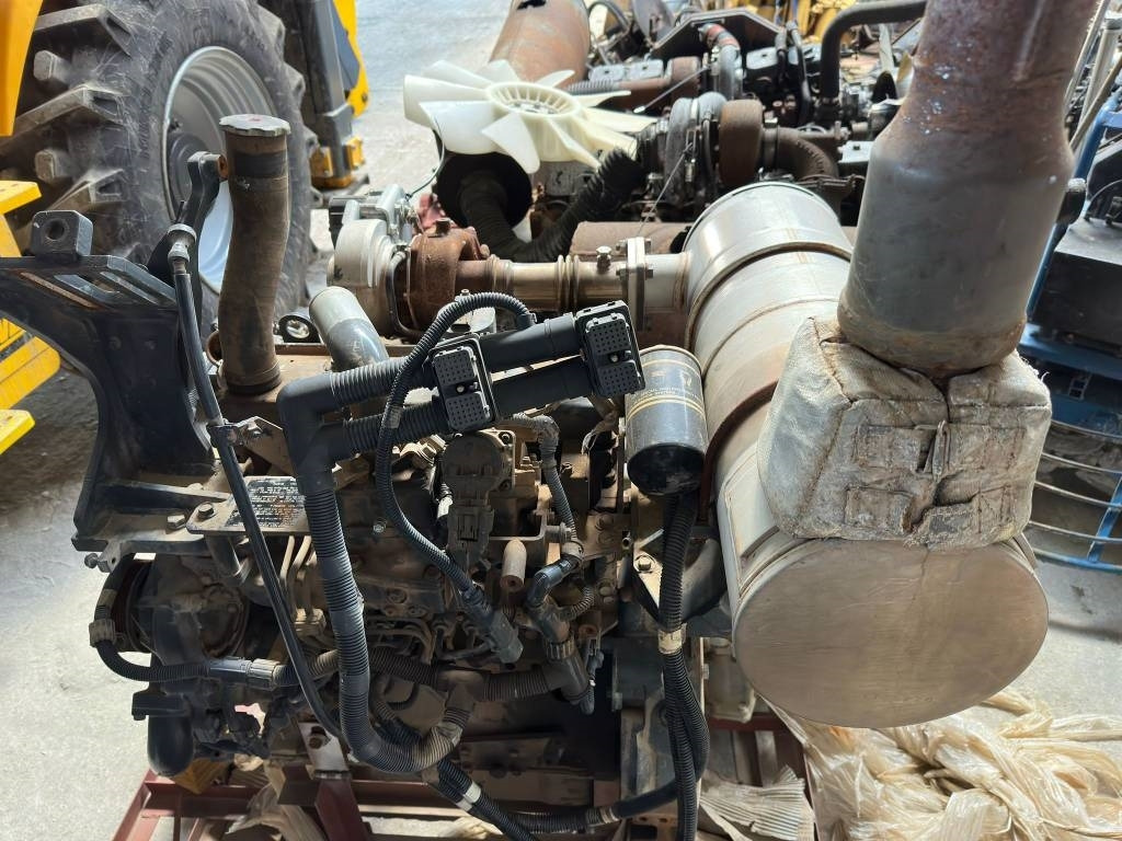 Komatsu SAA4D95LE6 ENGINE - Motor pentru Utilaje constructii: Foto 2 Komatsu SAA4D95LE6 ENGINE - Motor pentru Utilaje constructii: Foto 2