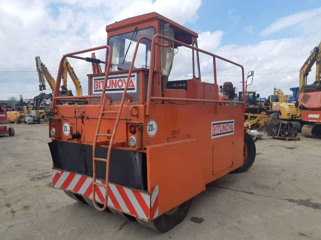 MBU RW140 - Compactor cu pneuri: Foto 4 MBU RW140 - Compactor cu pneuri: Foto 4