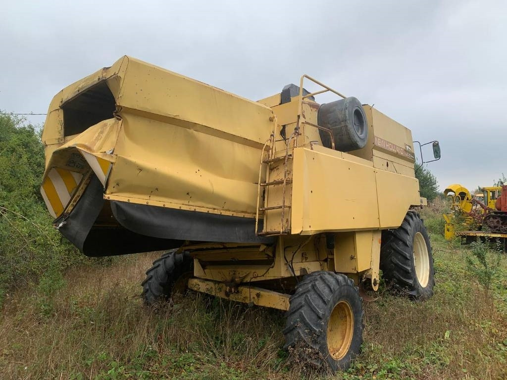 New Holland TX 32 - Combină de recoltat cereale: Foto 3 New Holland TX 32 - Combină de recoltat cereale: Foto 3