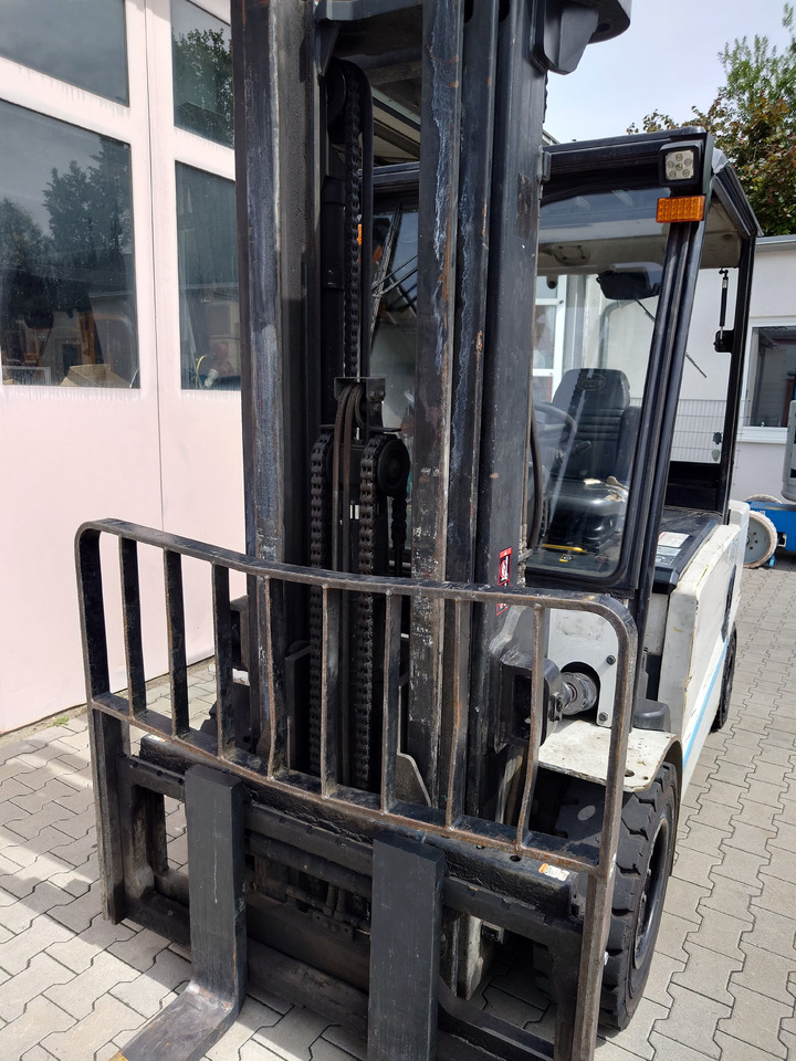 Hyundai 40B-9 - Electrostivuitor: Foto 4 Hyundai 40B-9 - Electrostivuitor: Foto 4