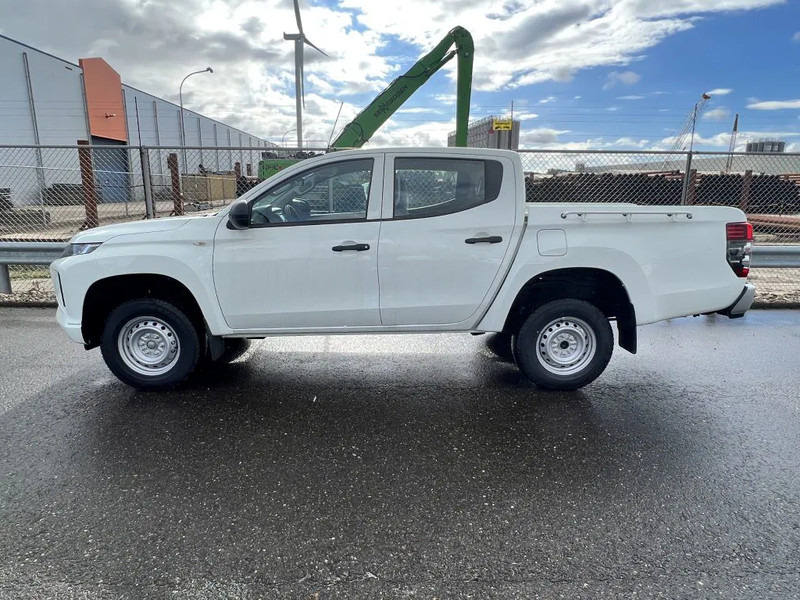 Mitsubishi L200 4x4 - 8 UNITS in WHITE 2.5 D GL Double Cab - EURO 2 - NEW!! Ready for work!!!** - Pick-up, Autoutilitară cabină dublă: Foto 1 Mitsubishi L200 4x4 - 8 UNITS in WHITE 2.5 D GL Double Cab - EURO 2 - NEW!! Ready for work!!!** - Pick-up, Autoutilitară cabină dublă: Foto 1
