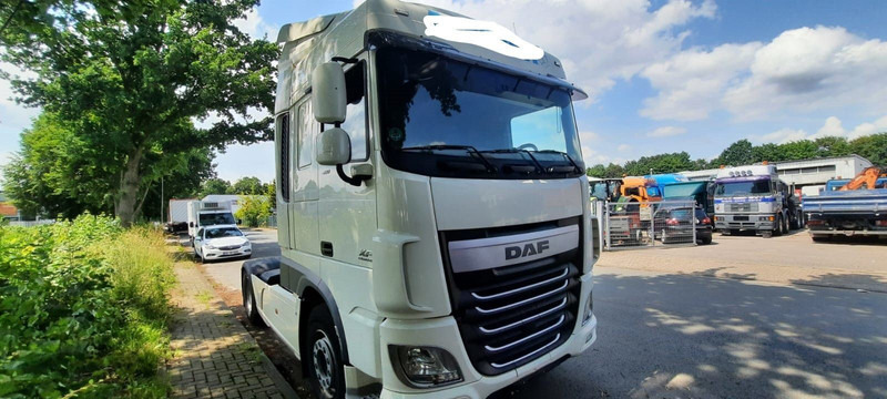 DAF XF106-460PS 1-Hand - Cap tractor: Foto 1 DAF XF106-460PS 1-Hand - Cap tractor: Foto 1