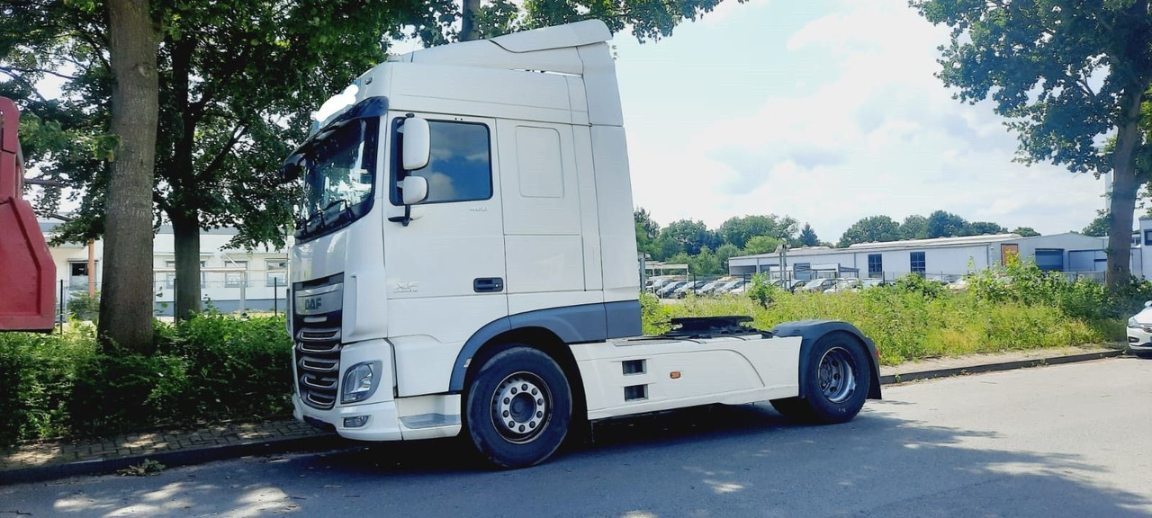 DAF XF106-460PS 1-Hand - Cap tractor: Foto 2 DAF XF106-460PS 1-Hand - Cap tractor: Foto 2