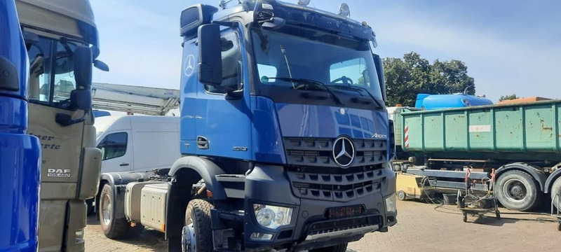 Mercedes-Benz 2043 Arocs 4x4 - Cap tractor: Foto 2 Mercedes-Benz 2043 Arocs 4x4 - Cap tractor: Foto 2