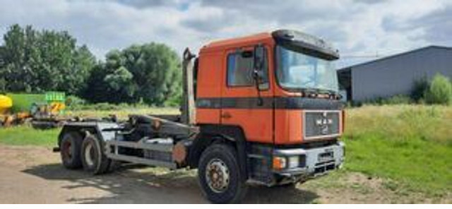 MAN 26.272 K Abroller Blatt/Blatt 6x4 - Camion cu cârlig: Foto 3 MAN 26.272 K Abroller Blatt/Blatt 6x4 - Camion cu cârlig: Foto 3