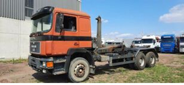 MAN 26.272 K Abroller Blatt/Blatt 6x4 - Camion cu cârlig: Foto 1 MAN 26.272 K Abroller Blatt/Blatt 6x4 - Camion cu cârlig: Foto 1