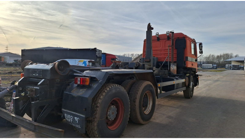 MAN 26.272 K Abroller Blatt/Blatt 6x4 - Camion cu cârlig: Foto 2 MAN 26.272 K Abroller Blatt/Blatt 6x4 - Camion cu cârlig: Foto 2