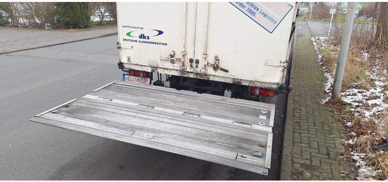 Mercedes-Benz 1222 Atego Koffer mit LBW Klima - Camion furgon: Foto 4 Mercedes-Benz 1222 Atego Koffer mit LBW Klima - Camion furgon: Foto 4