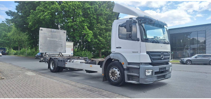 Mercedes-Benz 1833 2 Achser für BDF mit LBW - Camion şasiu: Foto 2 Mercedes-Benz 1833 2 Achser für BDF mit LBW - Camion şasiu: Foto 2