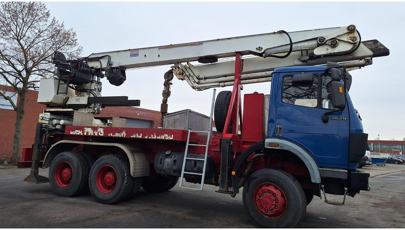 Mercedes-Benz 2629 AK Motorwagen mit Kran Dachdeckerkran6x6 - Camion cu macara: Foto 1 Mercedes-Benz 2629 AK Motorwagen mit Kran Dachdeckerkran6x6 - Camion cu macara: Foto 1