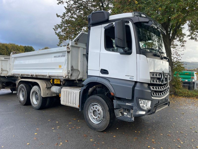 Mercedes-Benz 2648 3348 - Camion basculantă: Foto 1 Mercedes-Benz 2648 3348 - Camion basculantă: Foto 1