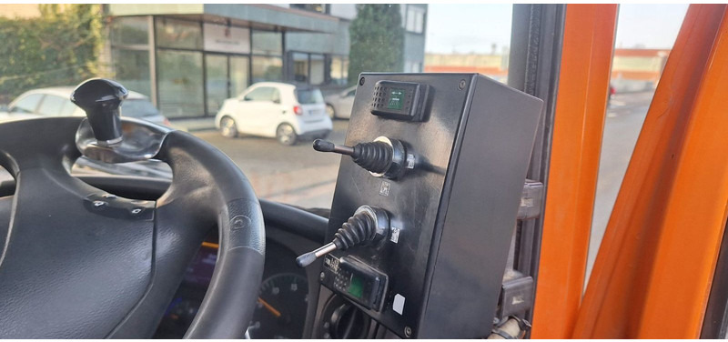 Mercedes-Benz Atego 1524 2 6-Zyl. 4x2 - Măturătoare stradală: Foto 5 Mercedes-Benz Atego 1524 2 6-Zyl. 4x2 - Măturătoare stradală: Foto 5