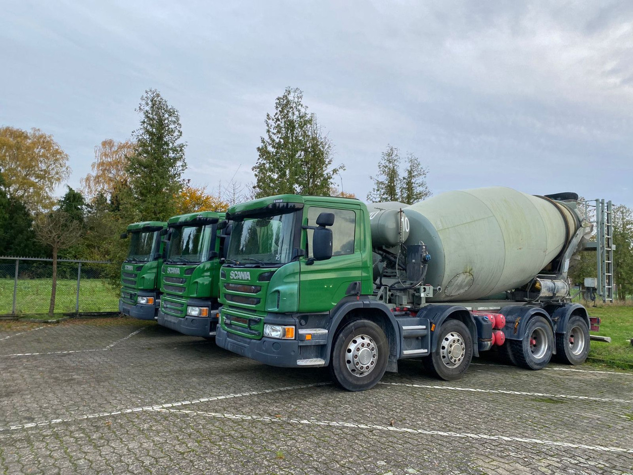 Scania 2x P360 Betonmischer 8x4 Blatt/Blatt E6 2 stück - Autobetonieră: Foto 4 Scania 2x P360 Betonmischer 8x4 Blatt/Blatt E6 2 stück - Autobetonieră: Foto 4