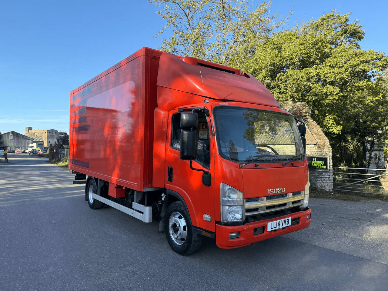2014 Izuzu Refrigerated Truck - Camion frigider: Foto 1 2014 Izuzu Refrigerated Truck - Camion frigider: Foto 1